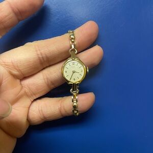 Elegant Gold Women's Watch